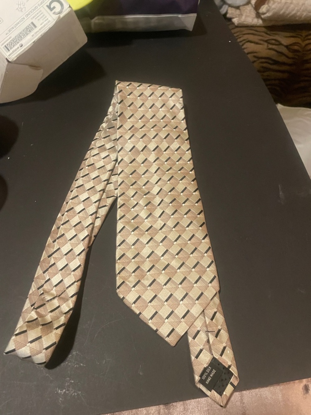 Insignia men’s silk tie tan and black